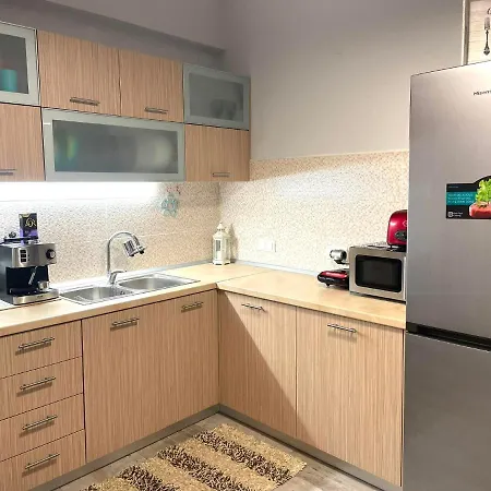 Nikolas カヴァラ